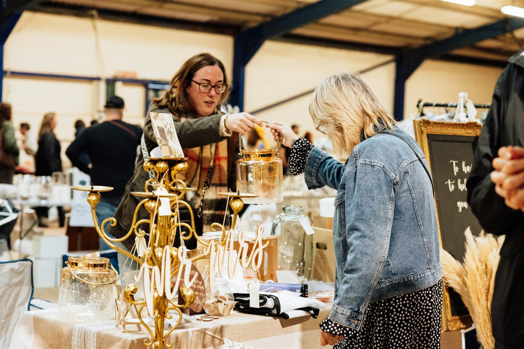 Browsing preloved wedding decorations